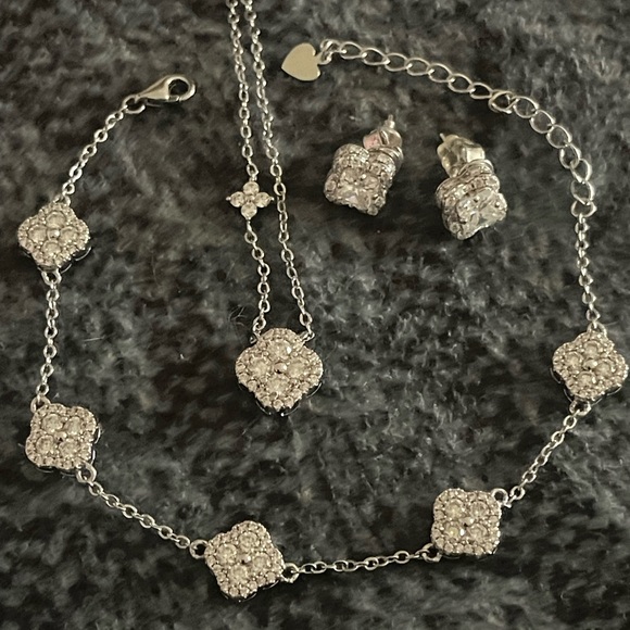 Elegant Moissanite silver set - Picture 2 of 7